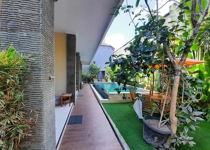 Oyo 3901 Kubu Kenak Hotel 2*